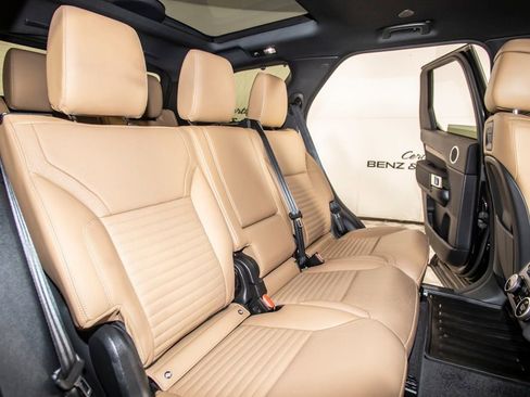 Used 2025 Land Rover Discovery Dynamic SE image 21