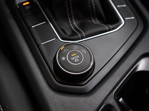 Used 2022 Volkswagen Taos SE image 30