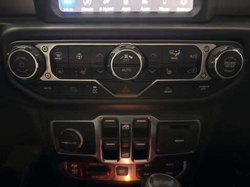 Used 2023 Jeep Wrangler Unlimited Rubicon 4xe w/ Cold Weather Group AWD/4WD image 39