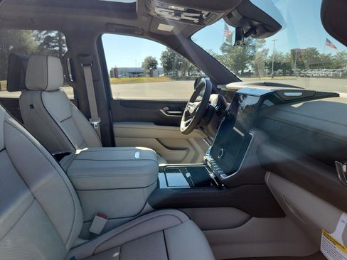 New 2026 GMC Yukon Denali w/ Denali Reserve Package AWD/4WD image 6