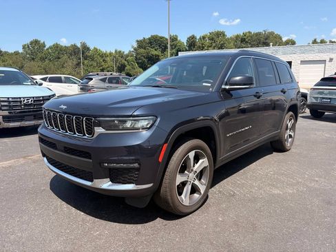 Used 2023 Jeep Grand Cherokee L Limited AWD/4WD image 3