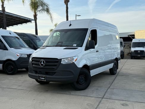 New 2025 Mercedes-Benz Sprinter 2500 image 3