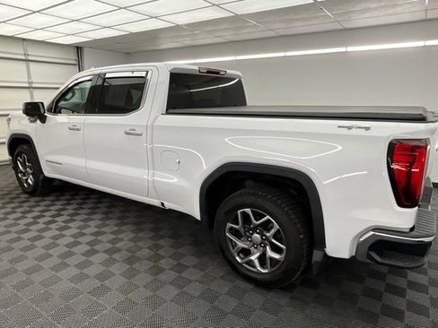 Used 2022 GMC Sierra 1500 SLT w/ SLT Convenience Package AWD/4WD image 19