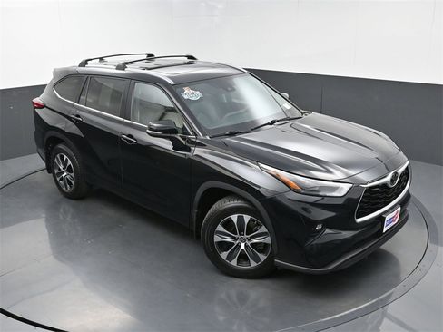 Used 2023 Toyota Highlander XLE image 33