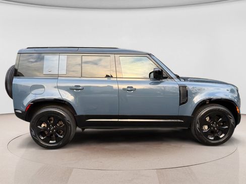 Used 2023 Land Rover Defender 110 X-Dynamic SE image 7