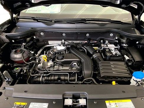 New 2026 Volkswagen Taos SEL image 11