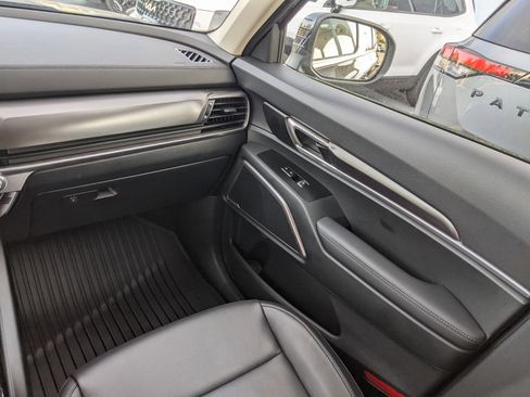 Used 2025 Kia Telluride LX image 14