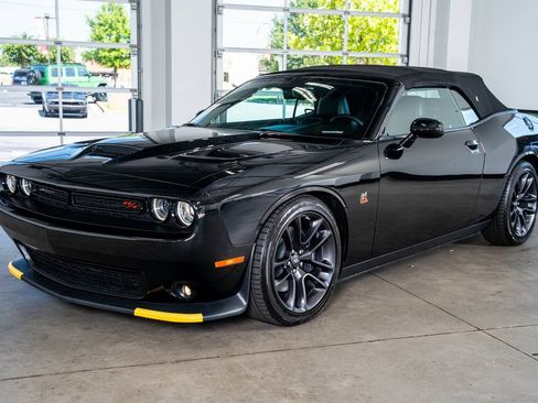Used 2022 Dodge Challenger R/T Scat Pack w/ Plus Package image 11