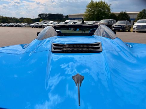 Used 2021 Chevrolet Corvette Stingray Premium Conv w/ Z51 Performance Package RWD image 16