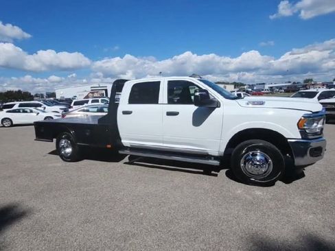 Used 2024 RAM 3500 Tradesman w/ Chrome Appearance Group image 7