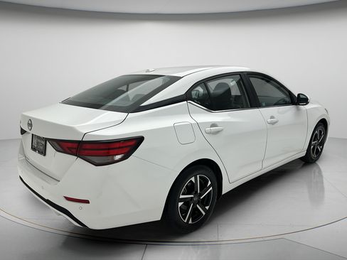 Used 2025 Nissan Sentra SV FWD image 5