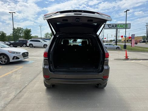Used 2019 Jeep Grand Cherokee Altitude AWD/4WD image 14