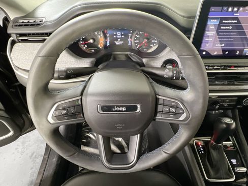 Used 2022 Jeep Compass Latitude AWD/4WD image 11