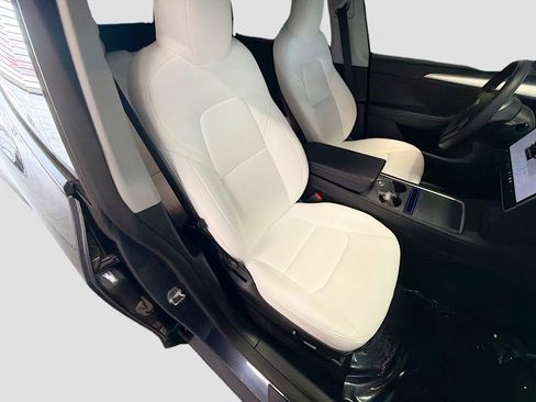 Used 2023 Tesla Model Y Long Range AWD/4WD image 31