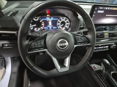 Used 2025 Nissan Altima 2.5 SR w/ SR Premium Package image 19