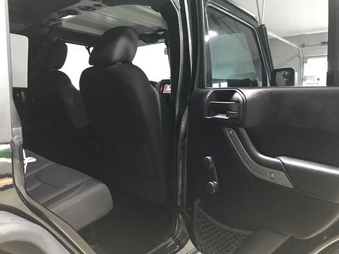 Used 2015 Jeep Wrangler Unlimited Sport w/ Connectivity Group AWD/4WD image 15