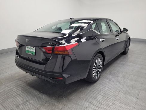 Used 2024 Nissan Altima 2.5 SV FWD image 9