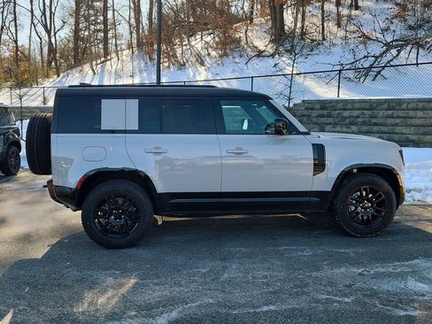 Used 2026 Land Rover Defender 110 X-Dynamic SE image 11