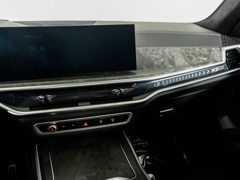 Used 2025 BMW X7 xDrive40i w/ M Sport Package image 33