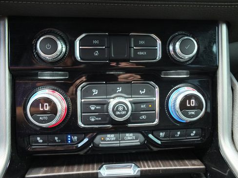Used 2022 GMC Yukon XL Denali w/ Denali Ultimate Package RWD image 32