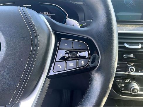 Used 2023 BMW 530e xDrive w/ Premium Package AWD/4WD image 17