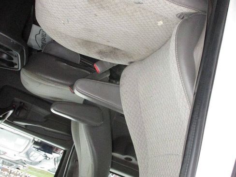 Used 2014 Chevrolet Express 2500 Extended RWD image 16