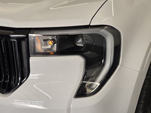 Used 2025 Ford Maverick Lobo AWD/4WD image 8