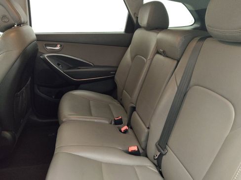 Used 2017 Hyundai Santa Fe SE image 18