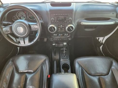 Used 2016 Jeep Wrangler Unlimited Sahara w/ Connectivity Group AWD/4WD image 24