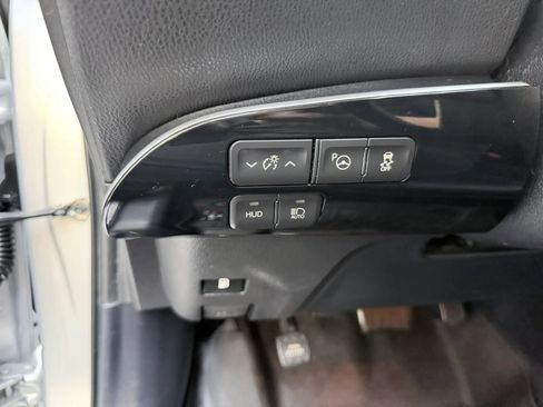 Used 2017 Toyota Prius Four w/ Premium Convenience Package FWD image 16