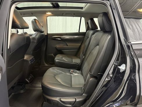 Certified 2022 Toyota Highlander Platinum image 12