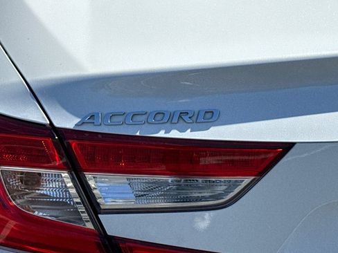 Used 2018 Honda Accord EX image 13