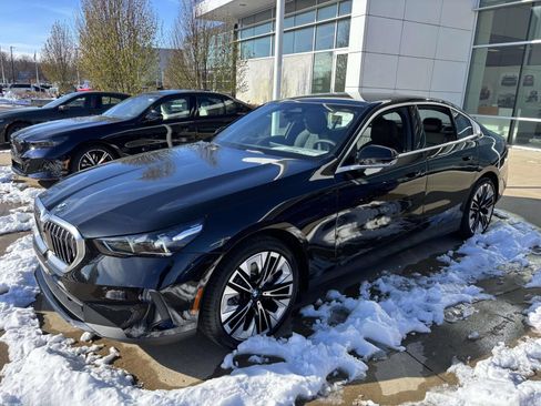 Used 2026 BMW 530i xDrive w/ Premium Package AWD/4WD image 4