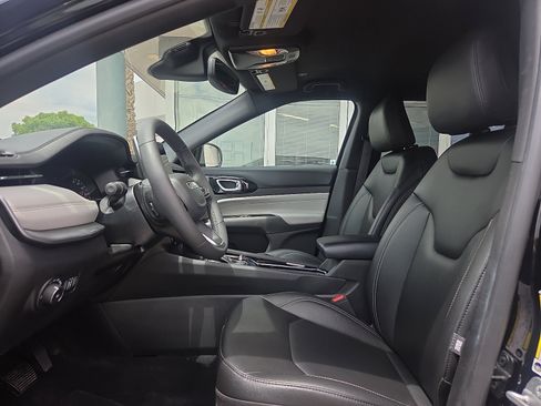 Used 2025 Jeep Compass Limited AWD/4WD image 9