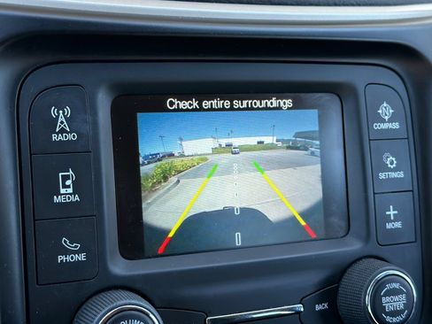 Used 2018 Jeep Cherokee Latitude FWD image 21