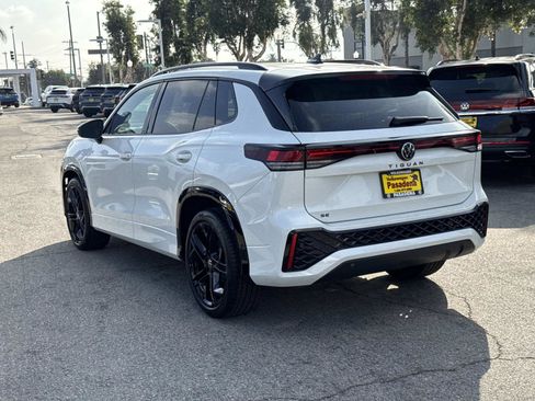 New 2026 Volkswagen Tiguan SE R-Line image 3