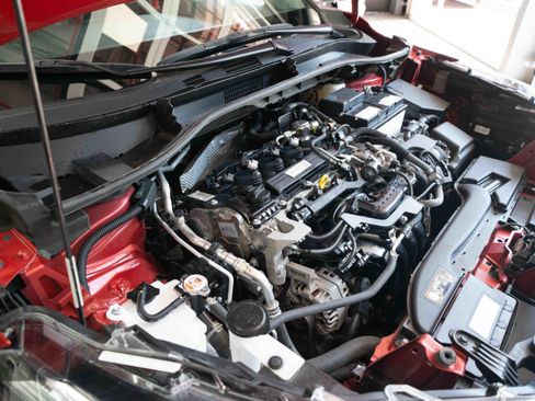 Used 2024 Toyota Corolla Cross XLE FWD image 32