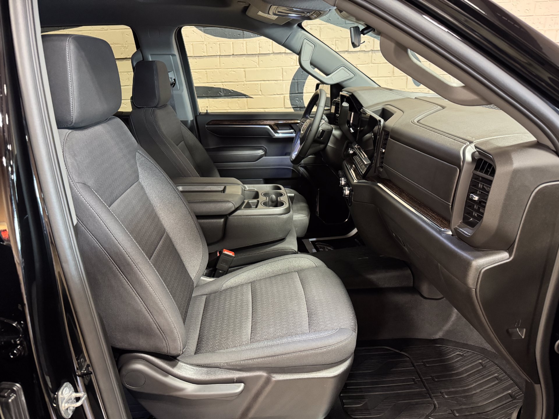 Used 2024 GMC Sierra 1500 Elevation w/ LPO, Elevation Black Package AWD/4WD image 28