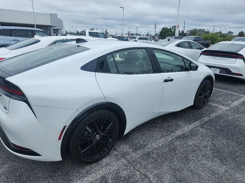 Used 2025 Toyota Prius FWD image 18