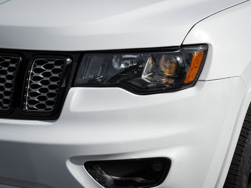 Used 2019 Jeep Grand Cherokee Altitude AWD/4WD image 6