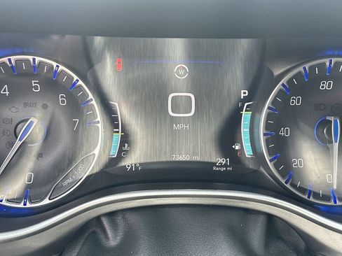 Used 2024 Chrysler Pacifica Touring-L FWD image 20