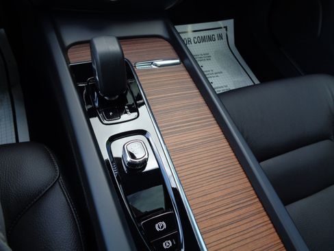 Used 2024 Volvo V60 B5 Cross Country Plus image 12