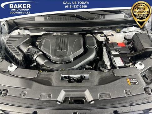 Used 2025 GMC Acadia Elevation image 30