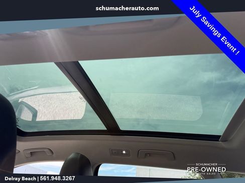 Used 2023 Volkswagen Taos SE w/ Panoramic Sunroof Package FWD image 15