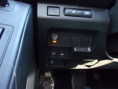 Used 2025 Nissan Frontier SV image 21