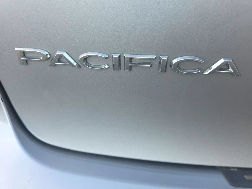 Used 2019 Chrysler Pacifica Limited w/ Advanced Safetytec Group FWD image 17