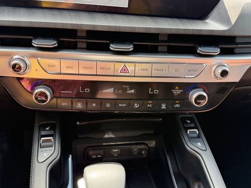 Certified 2023 Kia Telluride EX w/ EX Captain's Chair Package FWD image 24