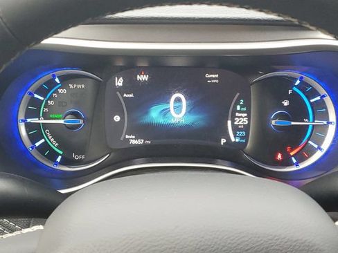 Used 2024 Chrysler Pacifica Limited FWD image 20