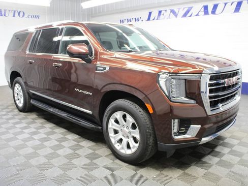 Used 2023 GMC Yukon XL SLT AWD/4WD image 3