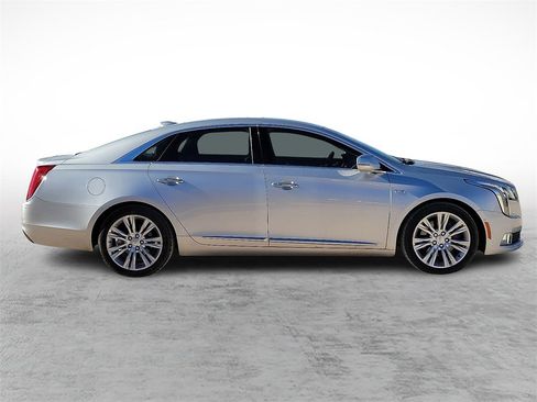 Used 2019 Cadillac XTS Luxury image 12